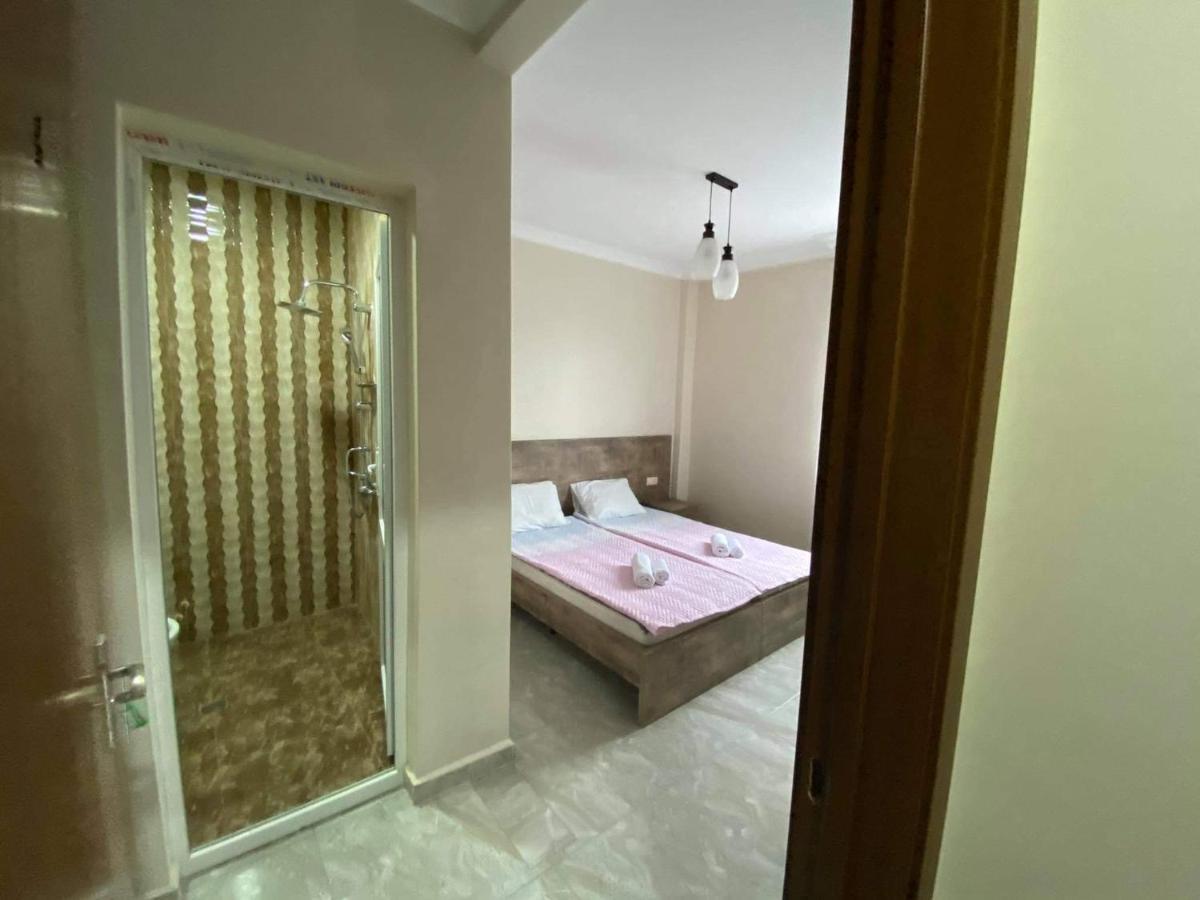Family Hotel Batumi Exterior foto