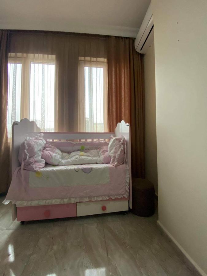 Family Hotel Batumi Exterior foto